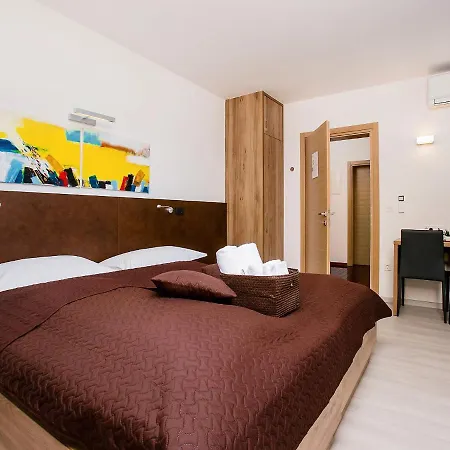 Olea Veliko Brdo (Makarska)
